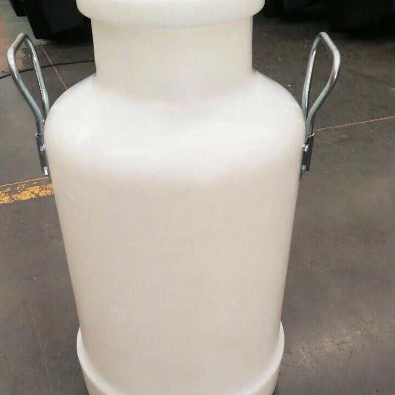 Cantina lechera plástica de 32 litros con medición