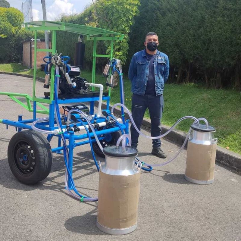 Trailer de Ordeño Móvil con Sistema al Vacío para Establo | Techo y llanta de Automovil — foto 3