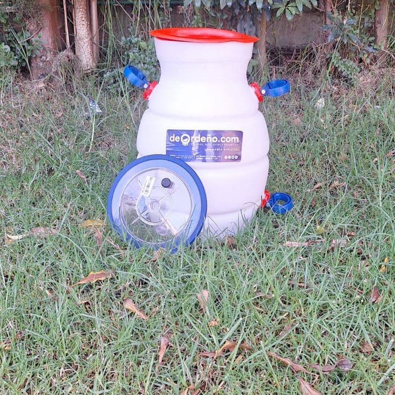 Cantina Lechera Plastica Medidora de 40 Lts — foto 2