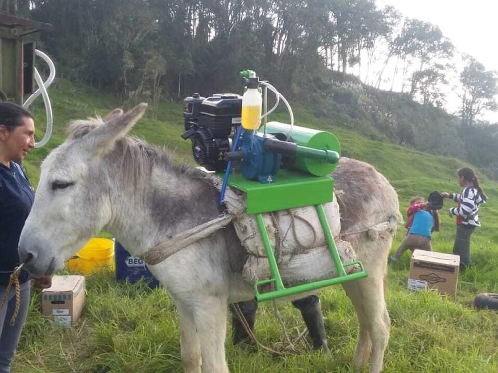 Equipo de ordeño Angarilla de deOrdeño, liviano para cargar en animal o moto