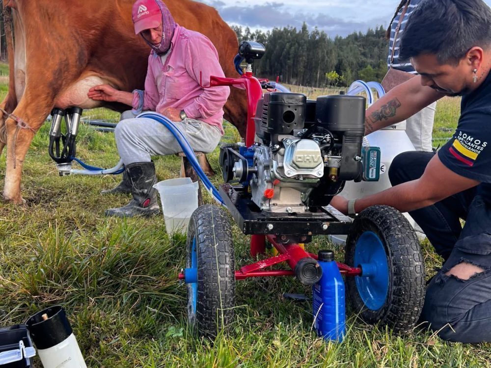 Equipo de ordeño EcoMilk Pro de deOrdeño en una finca colombiana